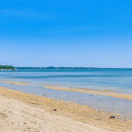 Distinctive Hamptons Home With Pool Near Bay, Ocean Hampton Bays Exterior foto