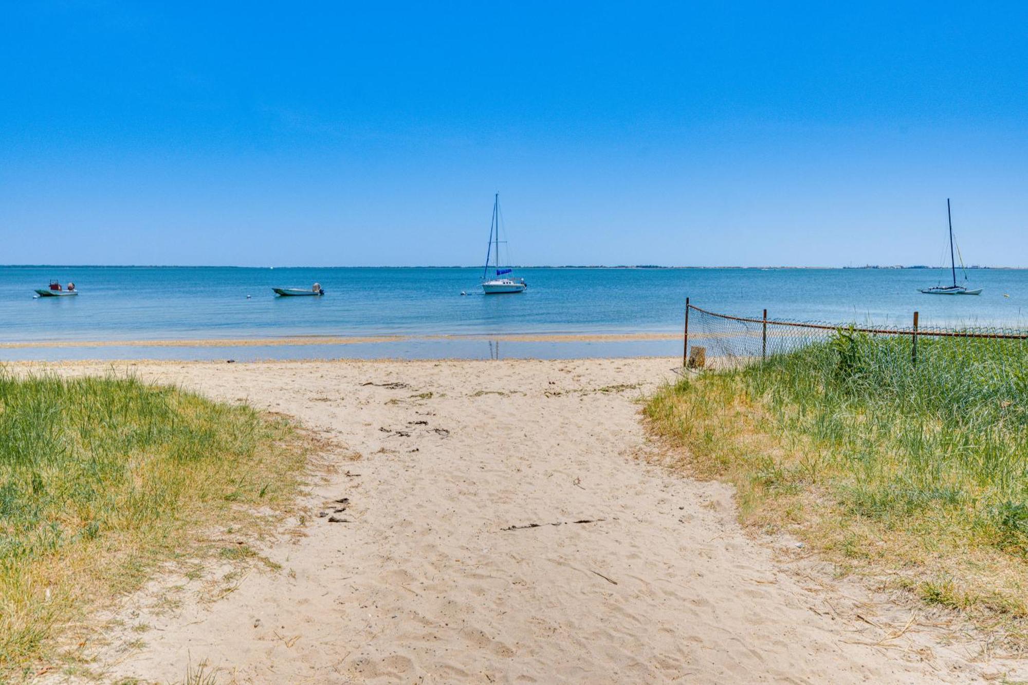 Distinctive Hamptons Home With Pool Near Bay, Ocean Hampton Bays Exterior foto
